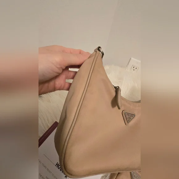 Prada Re-Edition 2005 👜 - Picture 4 of 14